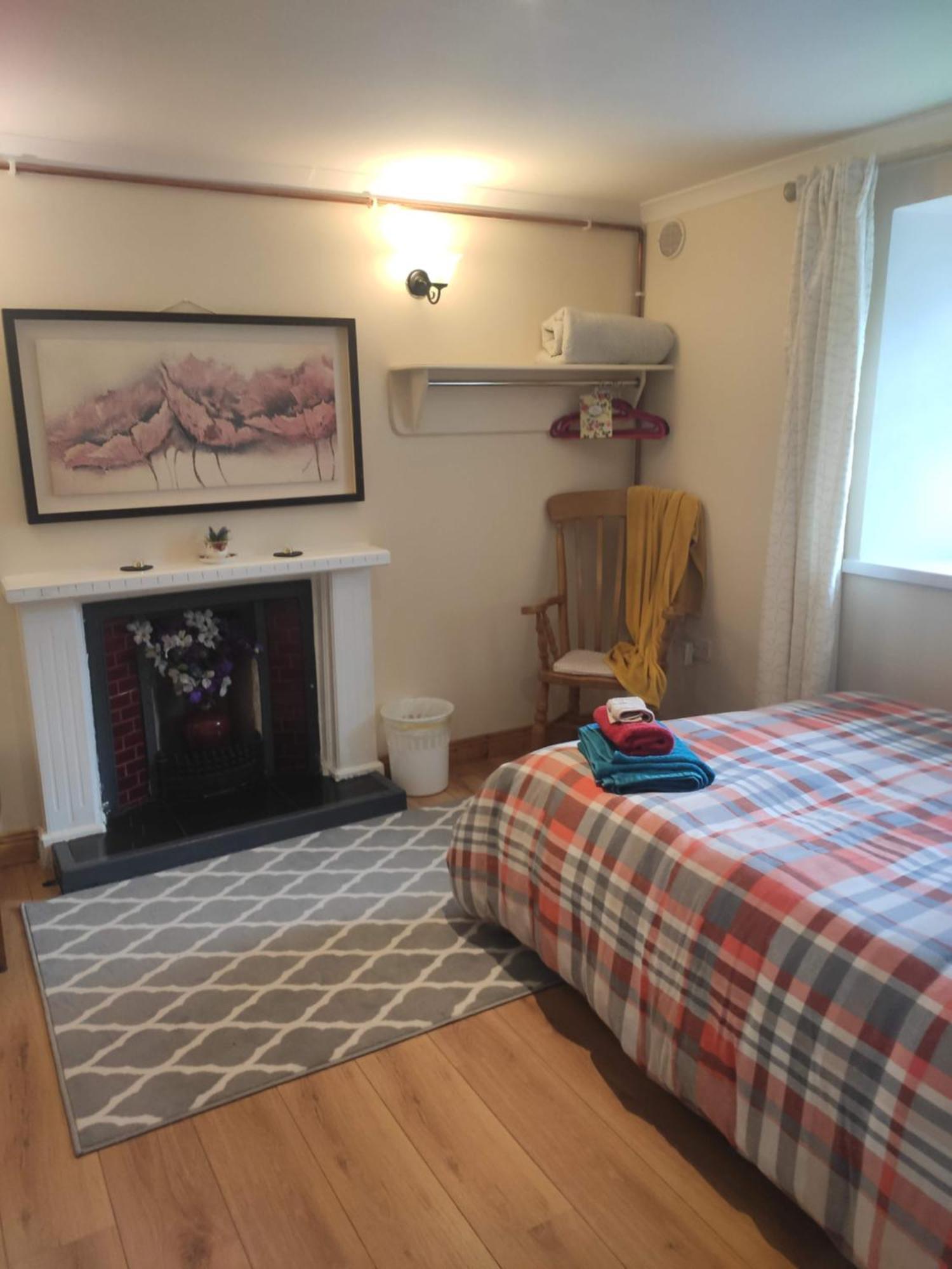 Bernie'S Place Castlebar Extérieur photo